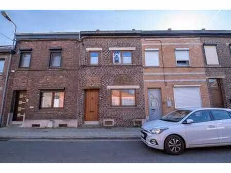 maison d’habitation avec jardin et garage