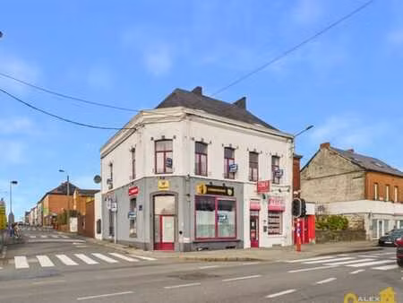 immeuble de 461m2 => 2 commerces + 6 studios + 1 appart