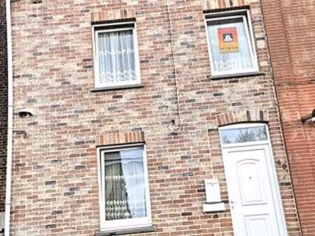 maison d'habitation 3 chambres avec cour et jardin