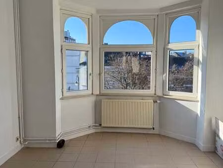 duplex 2 chambres à ganshoren. vue basilique.