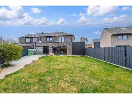 uitstekend en rustig gelegen stijlvolle halfopen woning m...