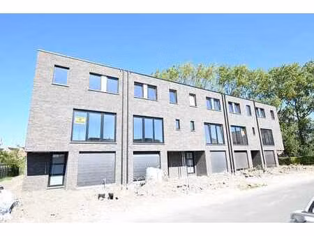 laatste afgewerkte nieuwbouw bel-étagewoningen met garage...