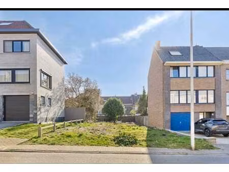 terrain à bâtir pour maison 3 façades (3a 38ca)