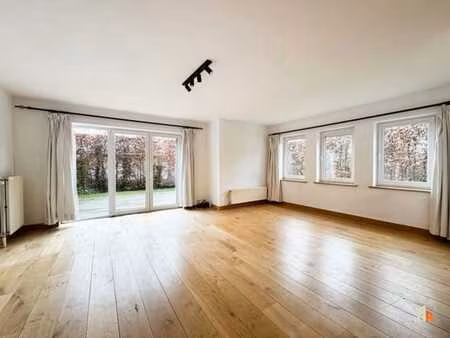 magnifique duplex 2 chambres avec jardin