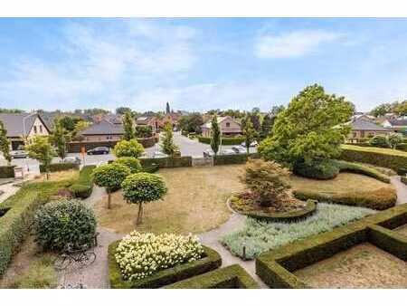 ruim wonen in het groen: 3-slaapkamer appartement met 2 ter…