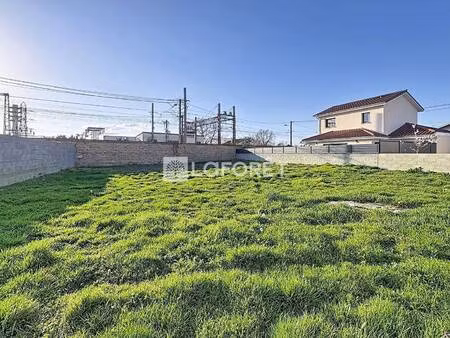 terrain constructible viabilisé à vendre