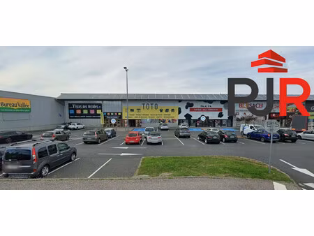 location local commercial