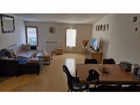 location appartement 3 pièces à sainte-foy-la-grande (33220) : à louer 3 pièces / 78m² sai