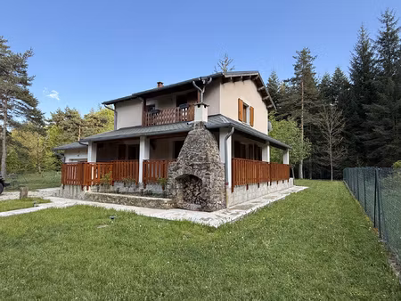 grande maison proche du lac de camprieu