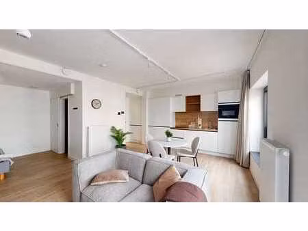 studio élégamment rénové à louer dans la résidence stefany