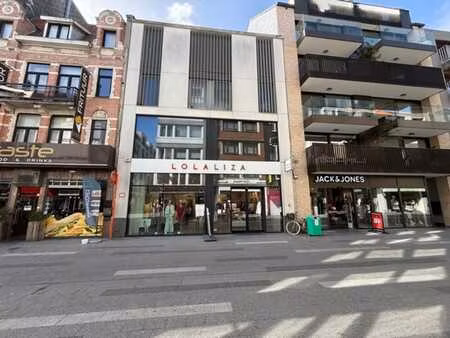 surface commerciale individuelle bénéficiant d’un emplacemen