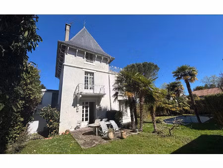 maison pau 231 m² t-8 à vendre  947 300 €