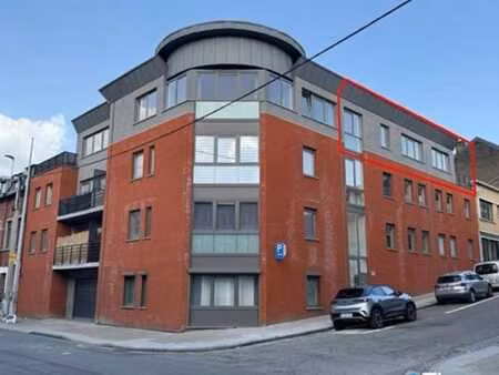 joli penthouse 2ch avec terrasse - place de parking - peb b