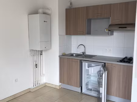 olivet - joli f2 dans résidence récente avec terrasse et par