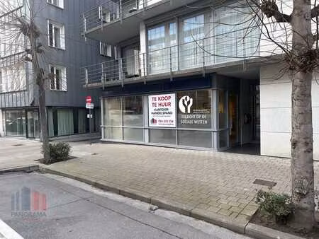 ruim en instapklaar kantoor te koop in hartje kortrijk