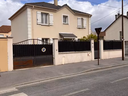 maison familiale de 113 m² avec 4 chambres + bureau sur terrain de 313 m² – idéal pour fam