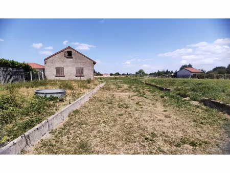 terrain plat 1 960m2 avec bâti existant