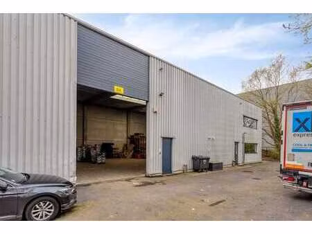 moderne kmo-unit van 390 m² te huur op strategische liggi...