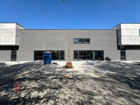 nouveau developpement le long le bd. des allies : 10 unit...