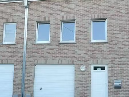 maison bel-étage à louer dans un endroit calme à la campagne