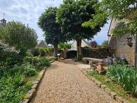 vente maison à fresnay-sur-sarthe (72130) : à vendre / 330m² fresnay-sur-sarthe