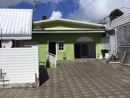 maison dans un lieu calme