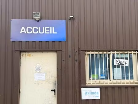 local d activité où stockage bureau