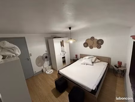 appartement 1 chambre séparée au calme  centre-ville  bourg 01000  3eme étage sans ascense