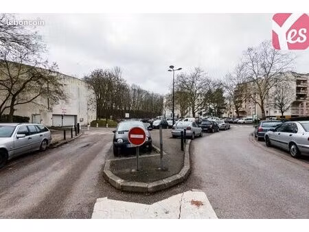parking montigny le bretonneux