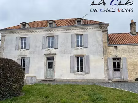 location maison à villiers-en-plaine (79160) : à louer / 150m² villiers-en-plaine