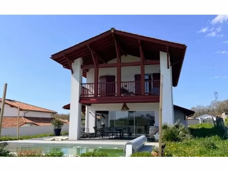 location maison  m² t-3 à ustaritz  2 350 €