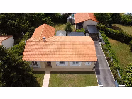 vente maison 5 pièces  130.00m²  bignoux