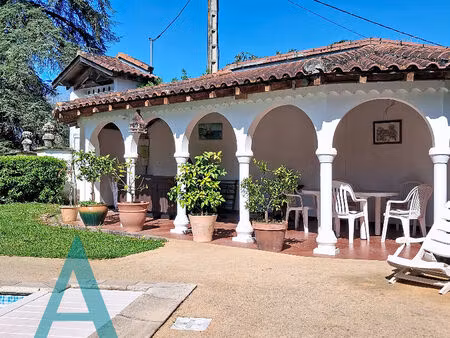 vente villa 7 pièces  207.00m²  rieux