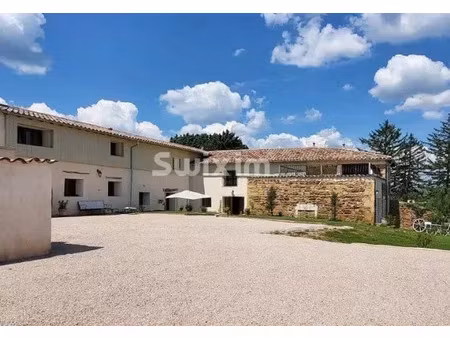 maison de luxe à vendre à saint-amour-bellevue