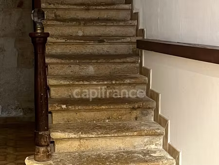 immeuble en pierre à vendre  avec appartement (140 m2)  local commercial (35 m2)  cour int