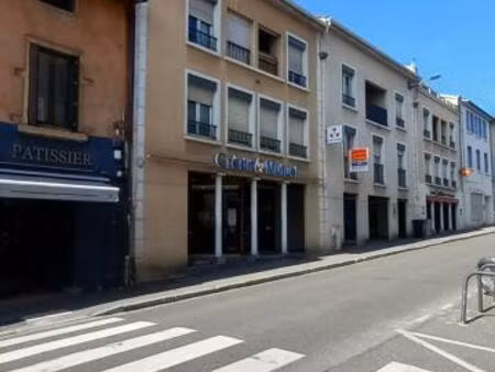 t2-avenue georges clemenceau 69230 saint-genis laval