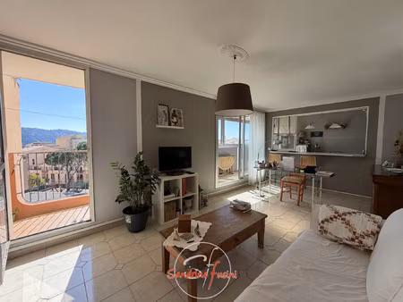 dernier étage : 3 pièces traversant