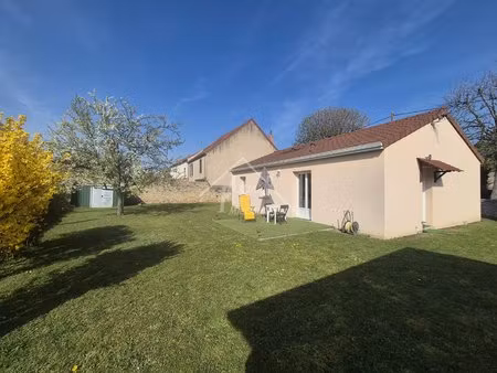 maison plain pied  trois chambres