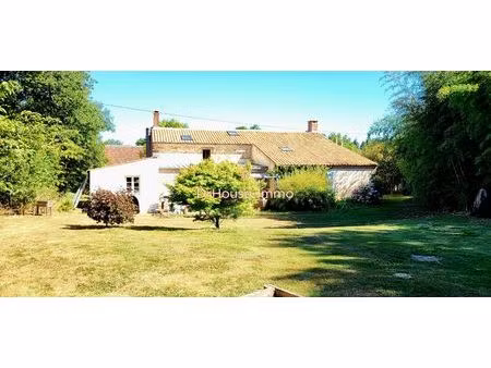 aubigny les clouzeaux  cette perle en pleine campagne  une grande maison et une grange