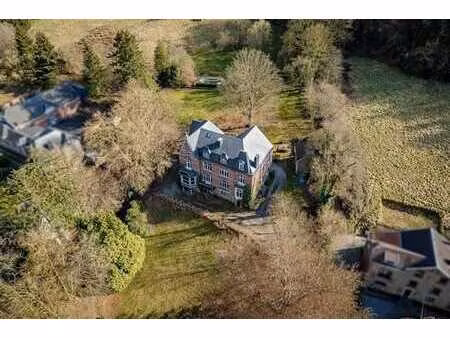 jolie propriété érigée sur environ 50 ares