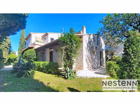 maison de charme 5 pièces 4 chambres - 136 m² sur terrain piscinable de 600m² à marseille 