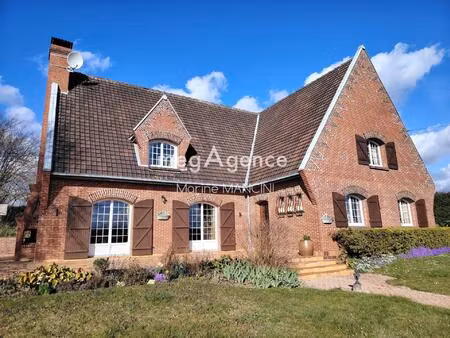 maison familiale spacieuse avec beau jardin