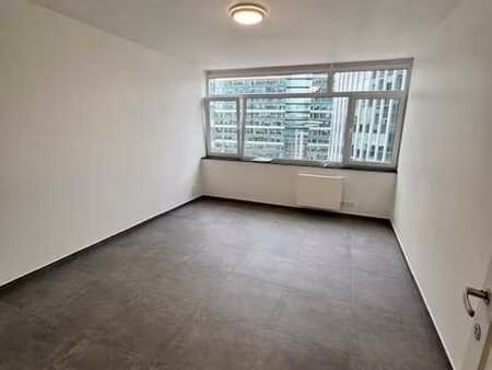 studio à louer place saint-lazare