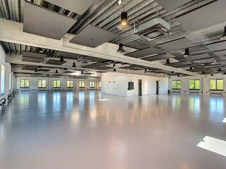 301 m² de bureaux rénovés le long de la leuvensesteenweg