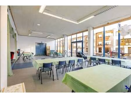 local commercial avec grand entrepôt  idéal pour diverses ac