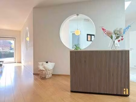 commercieel sterk en modern handelspand met de nodige pri...