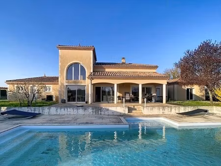 villa de luxe à vendre à ordan-larroque