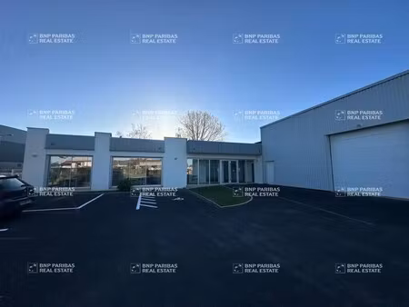 location local d'activités 729 m²