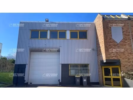 location local d'activités 591 m²