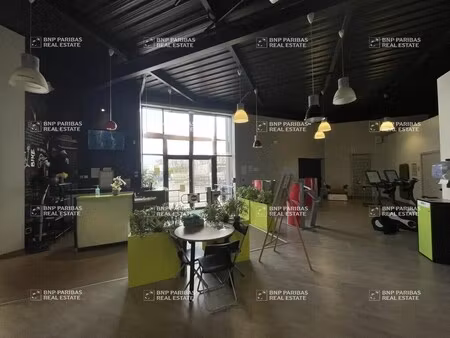 location local d'activités 631 m²